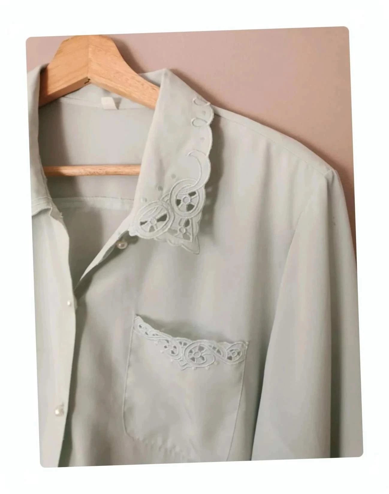 Chemise col brodé vert d'eau