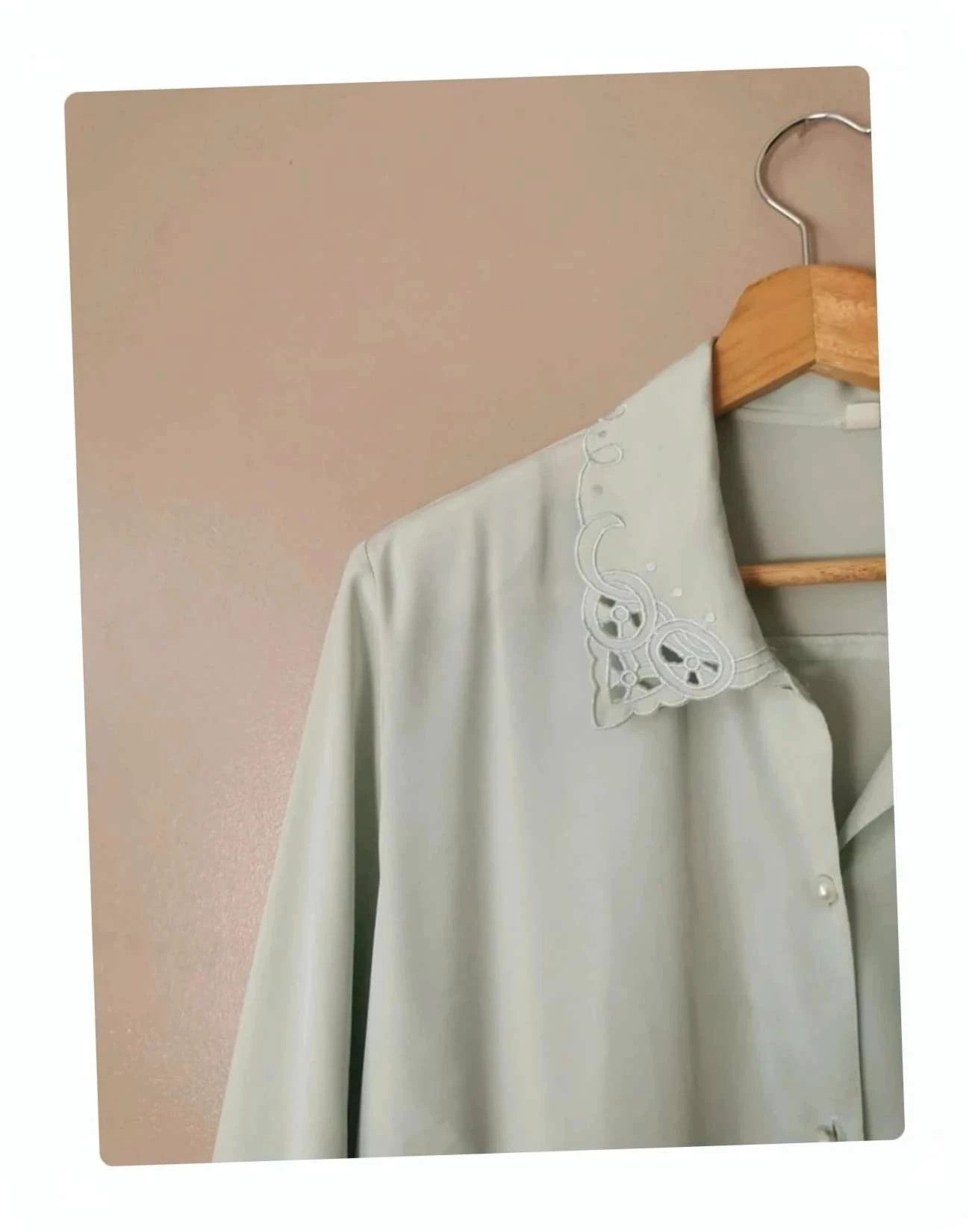 Chemise col brodé vert d'eau
