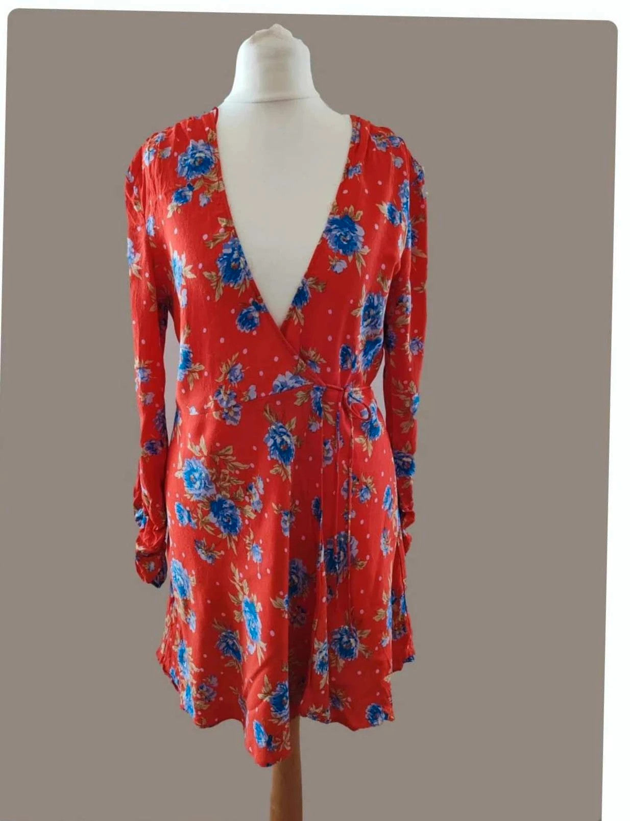 Robe cache-coeur fleurie