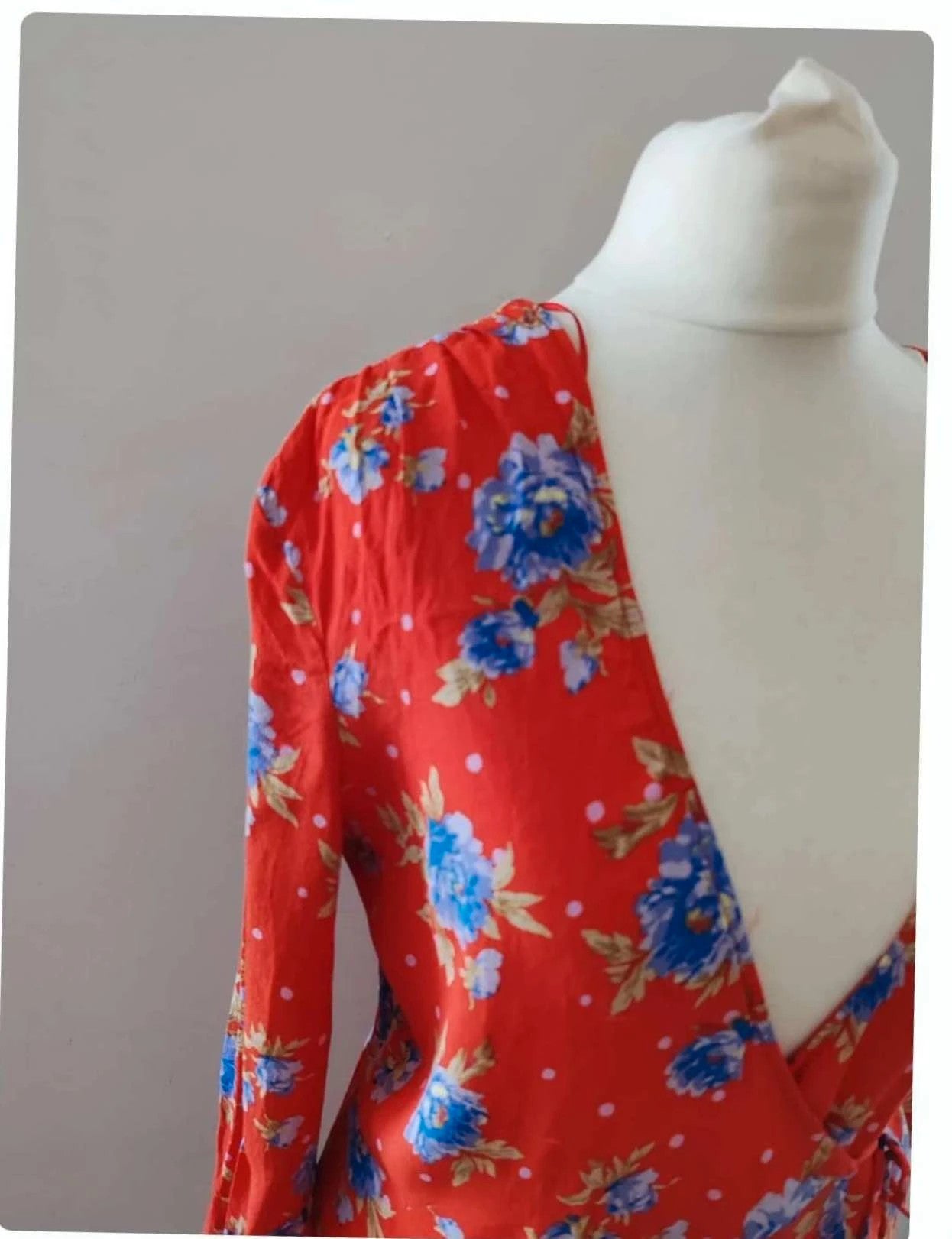 Robe cache-coeur fleurie