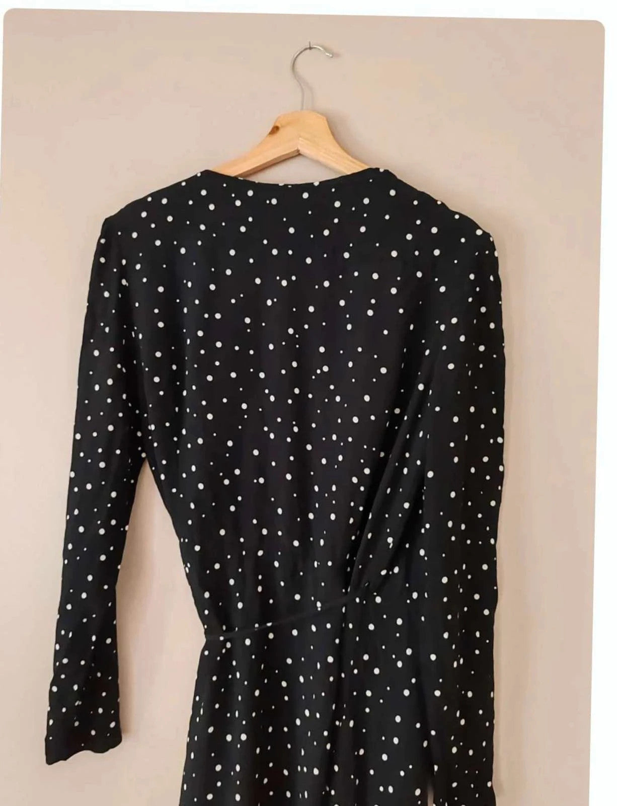 Robe cache coeur pois