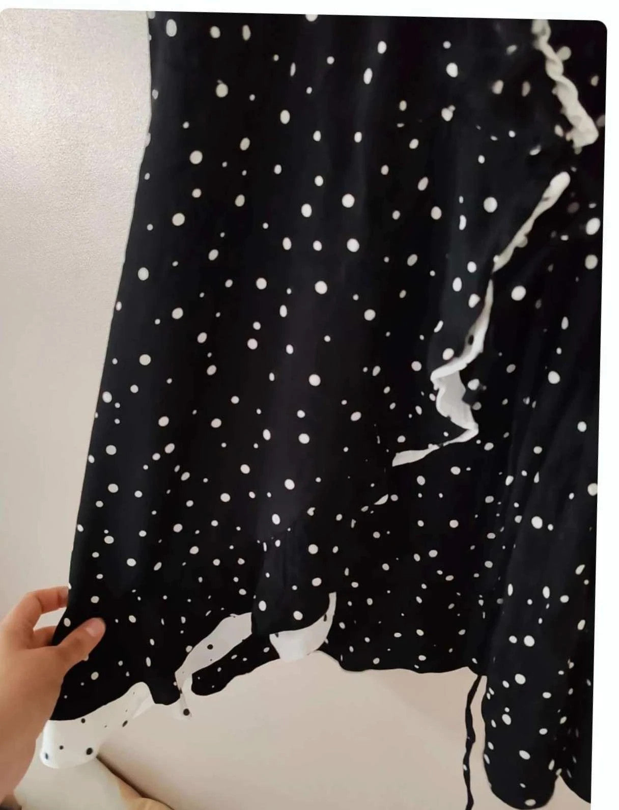 Robe cache coeur pois