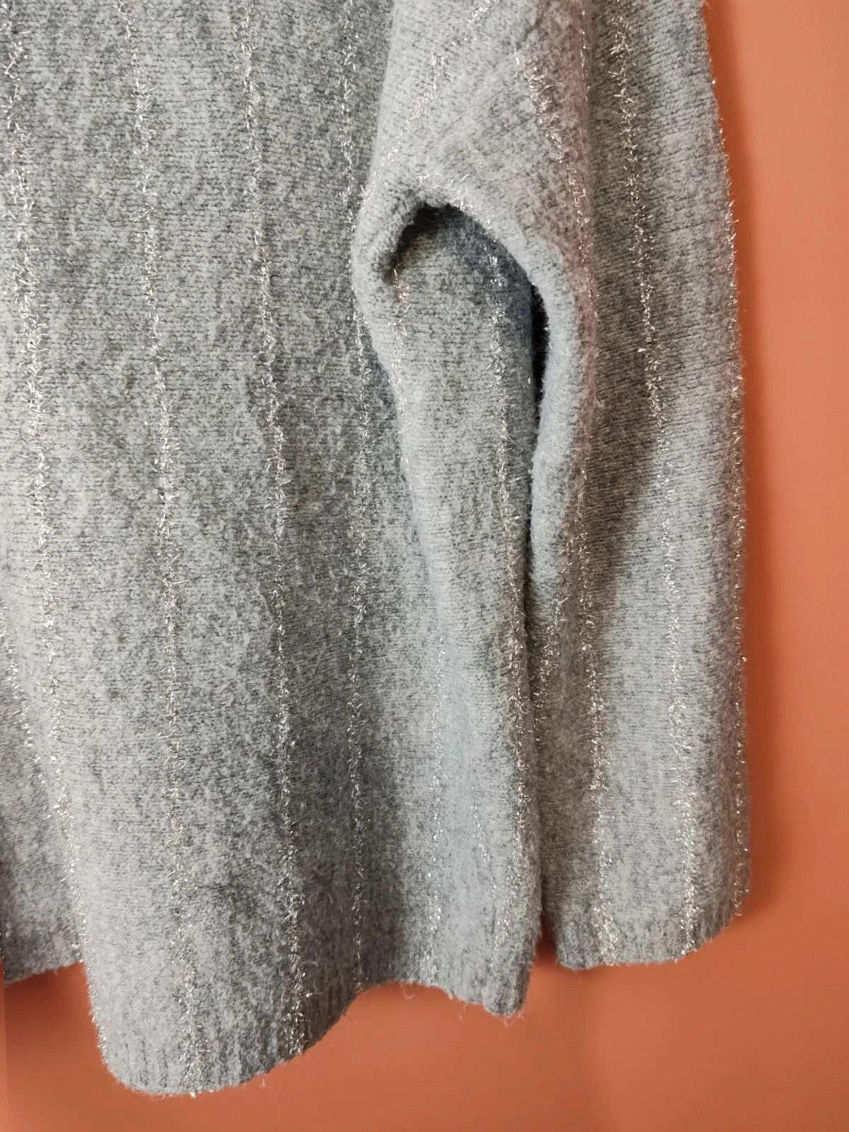 Pull gris rayures argenté
