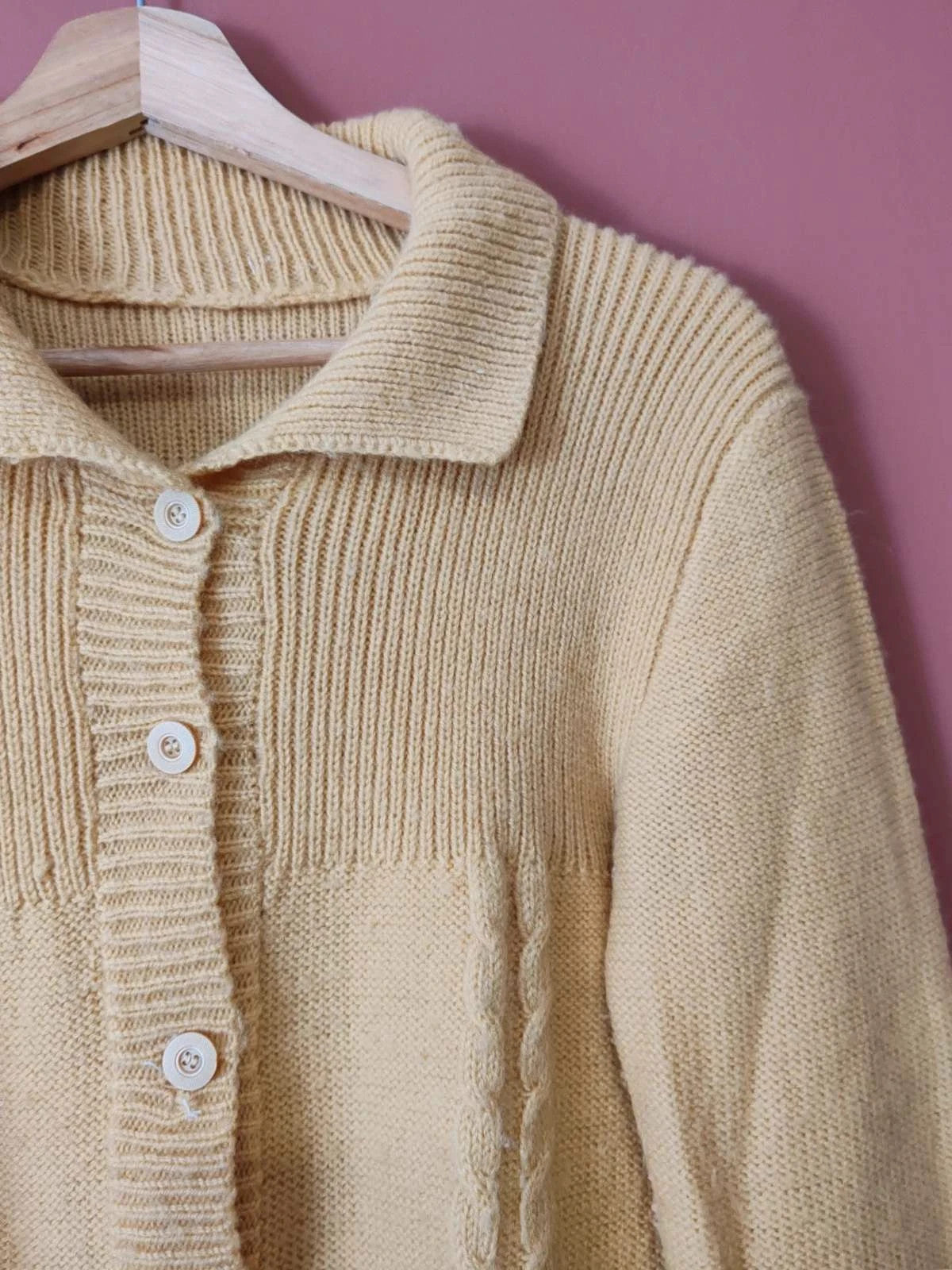 Cardigan en maille jaune