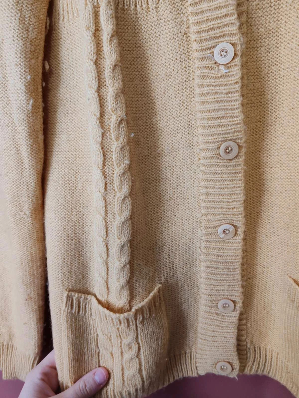 Cardigan en maille jaune
