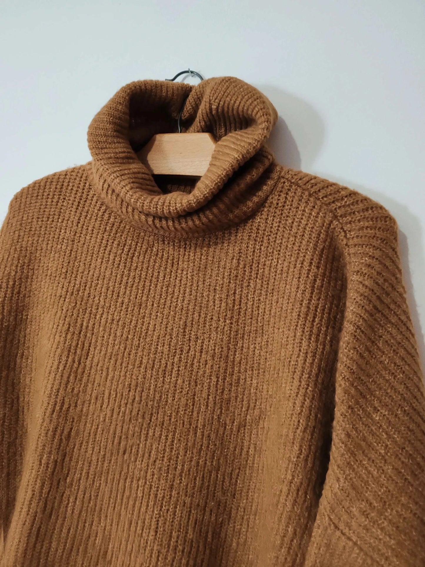 Pull col roulé camel