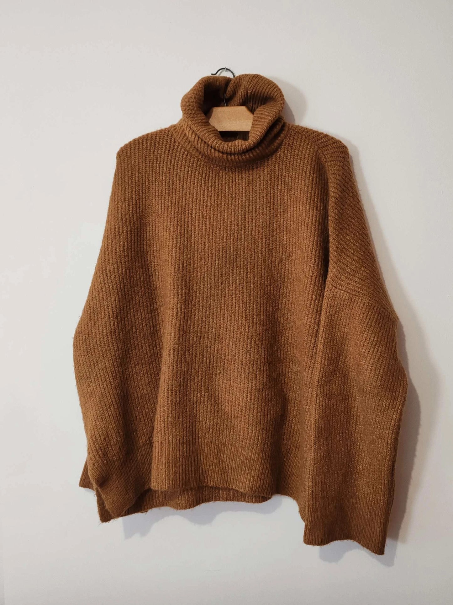 Pull col roulé camel