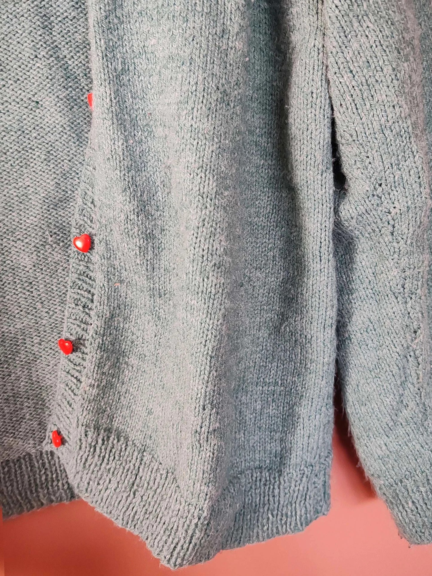 Gilet bleu boutons coeurs