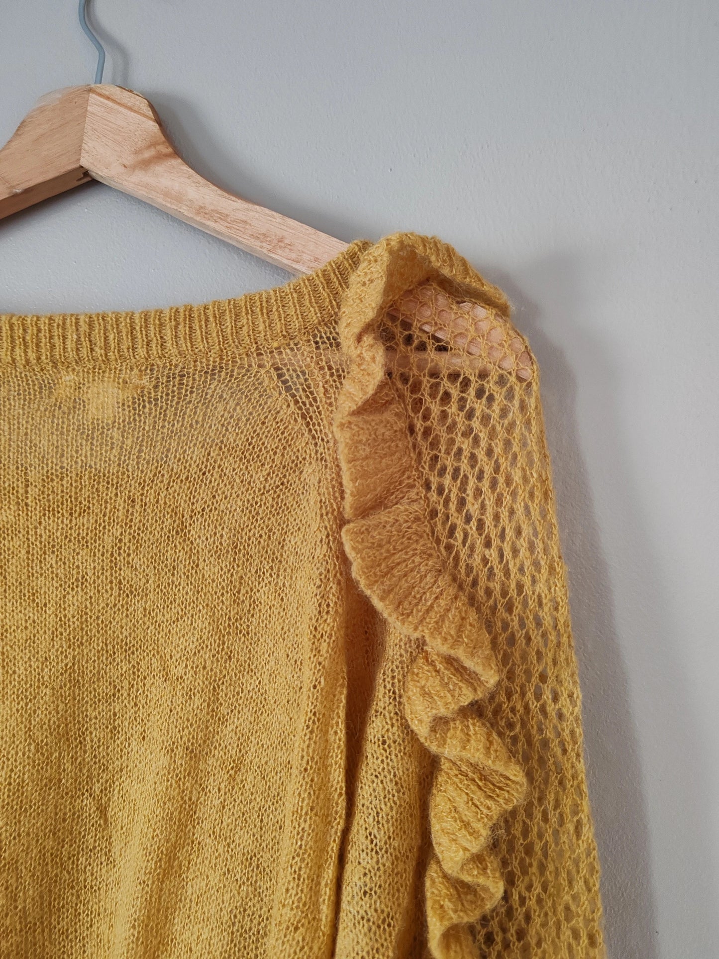 Pull moutarde volants taille S/M