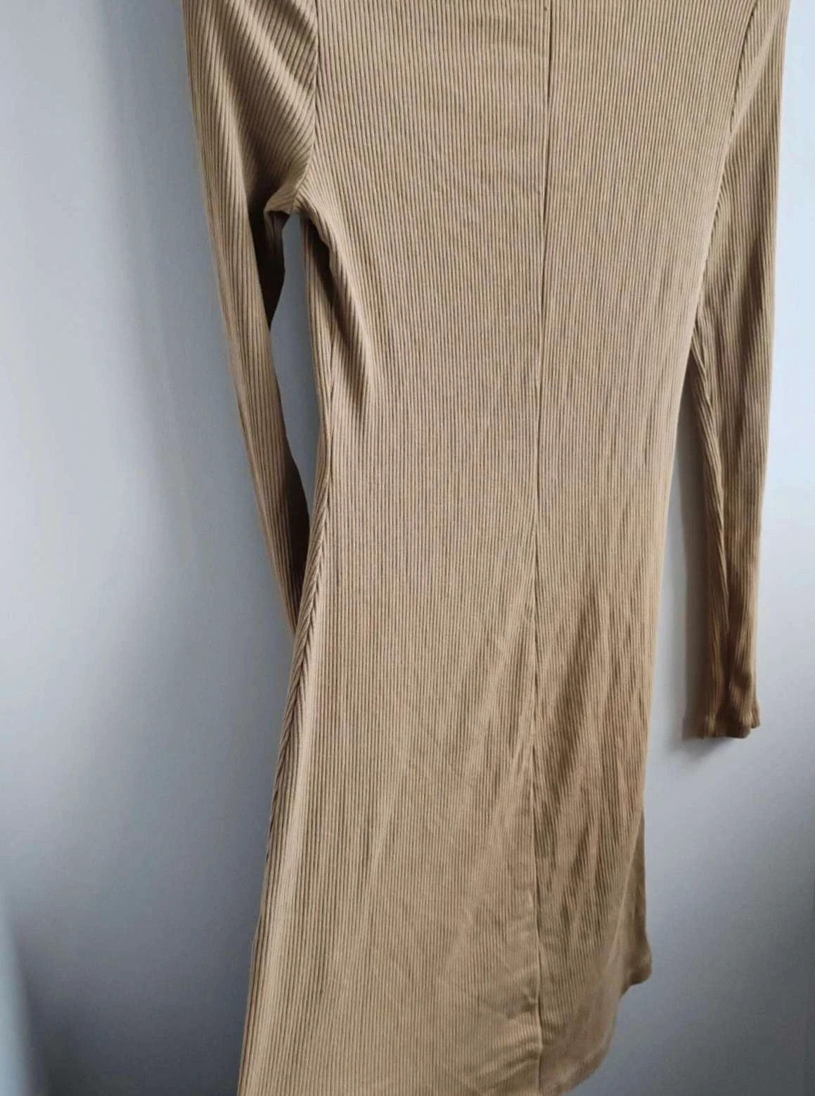 Robe beige col roulé