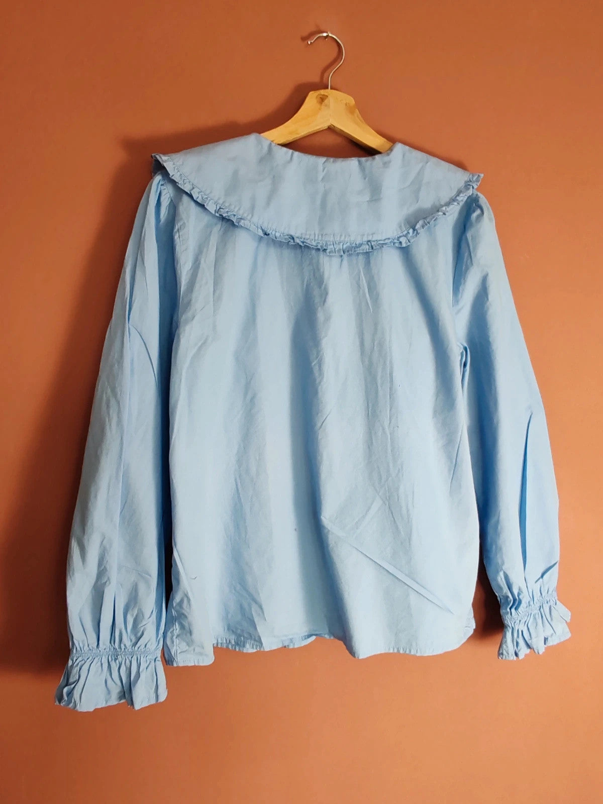 Blouse bleu col claudine broderie taille M