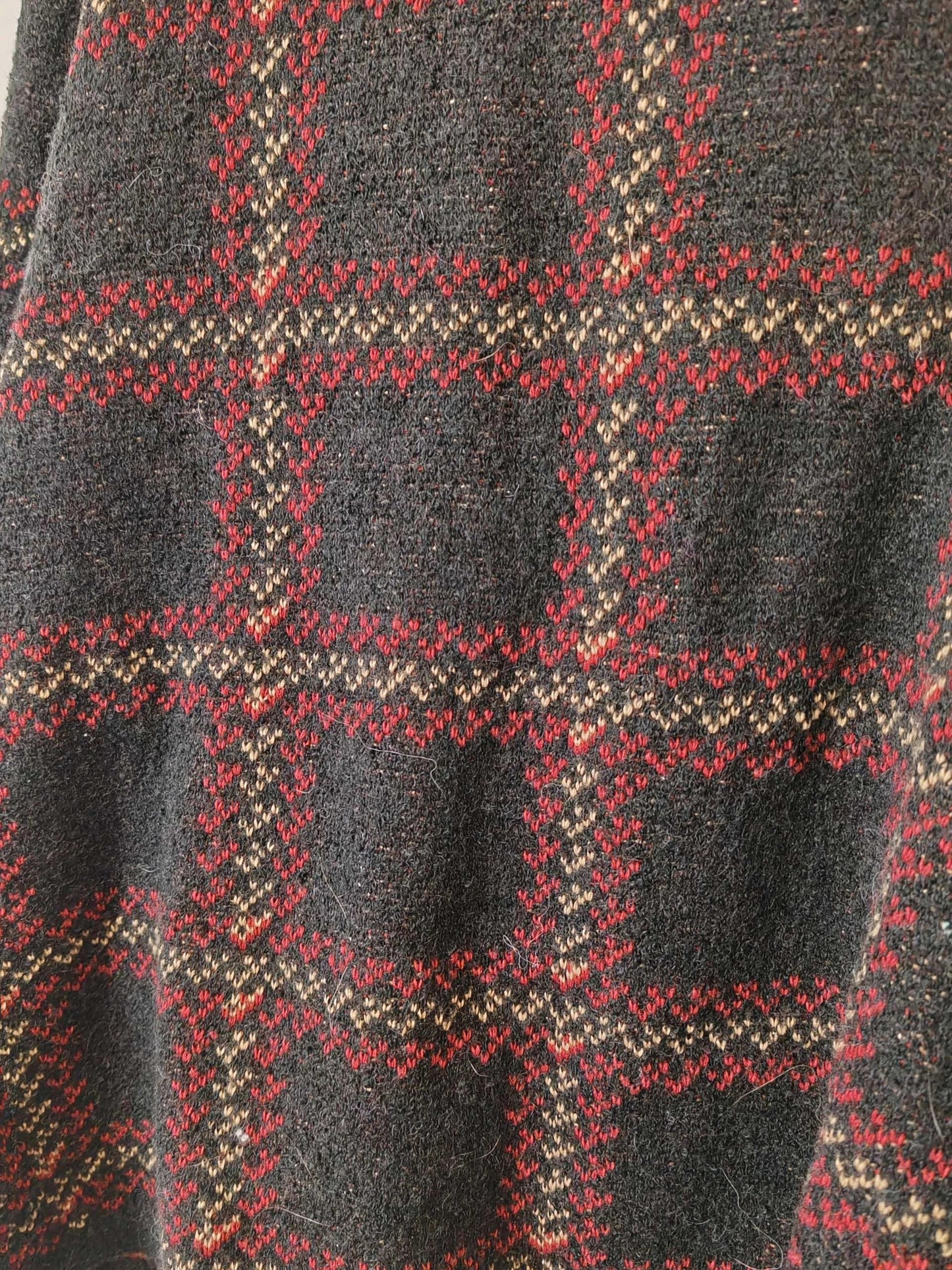 Cardigan rayé rouge et noir
