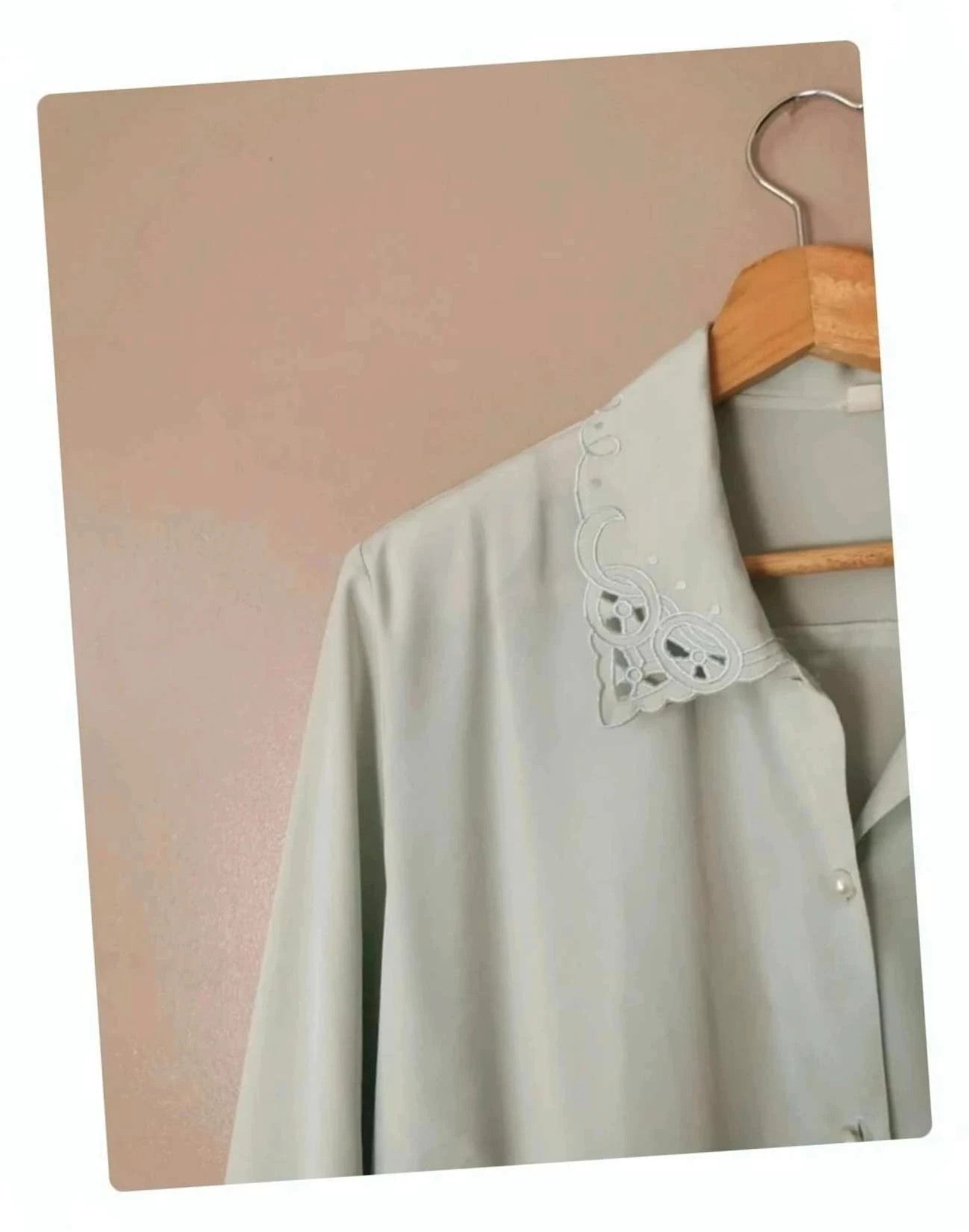 Chemise col brodé vert d'eau