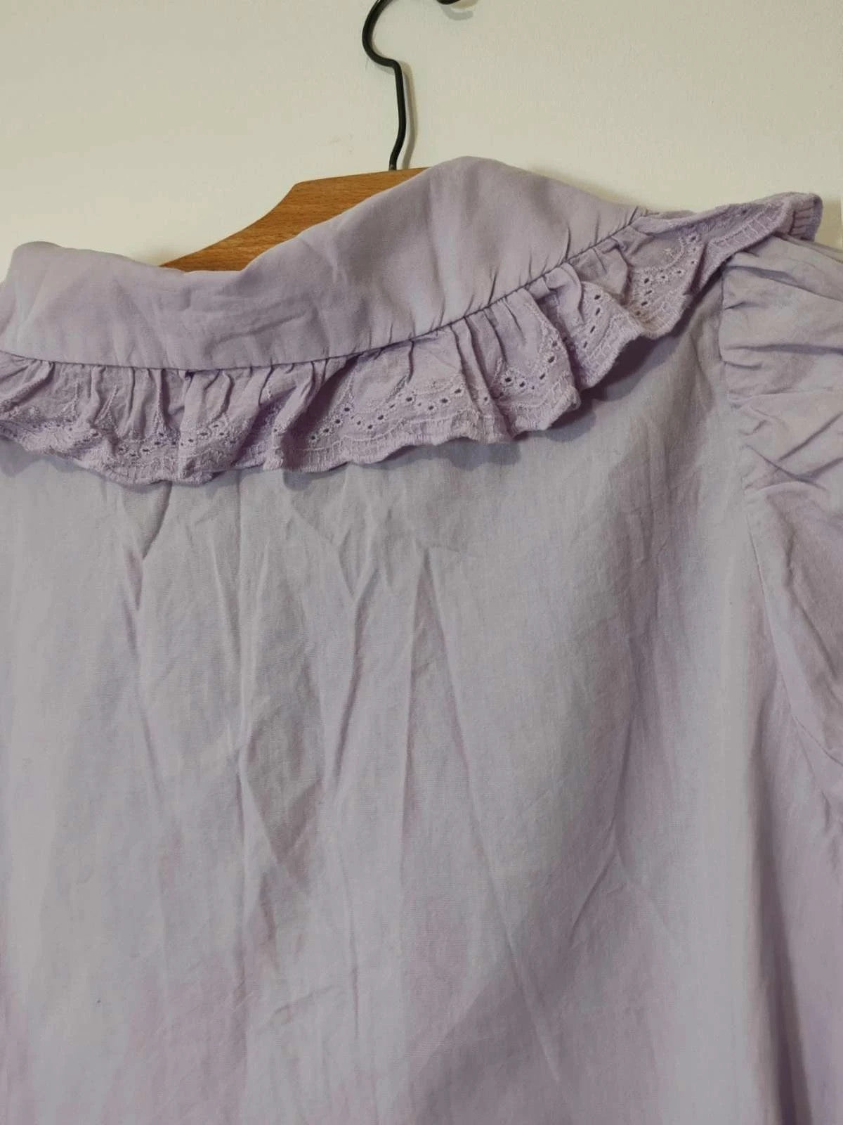 Blouse col claudine broderies mauve taille M