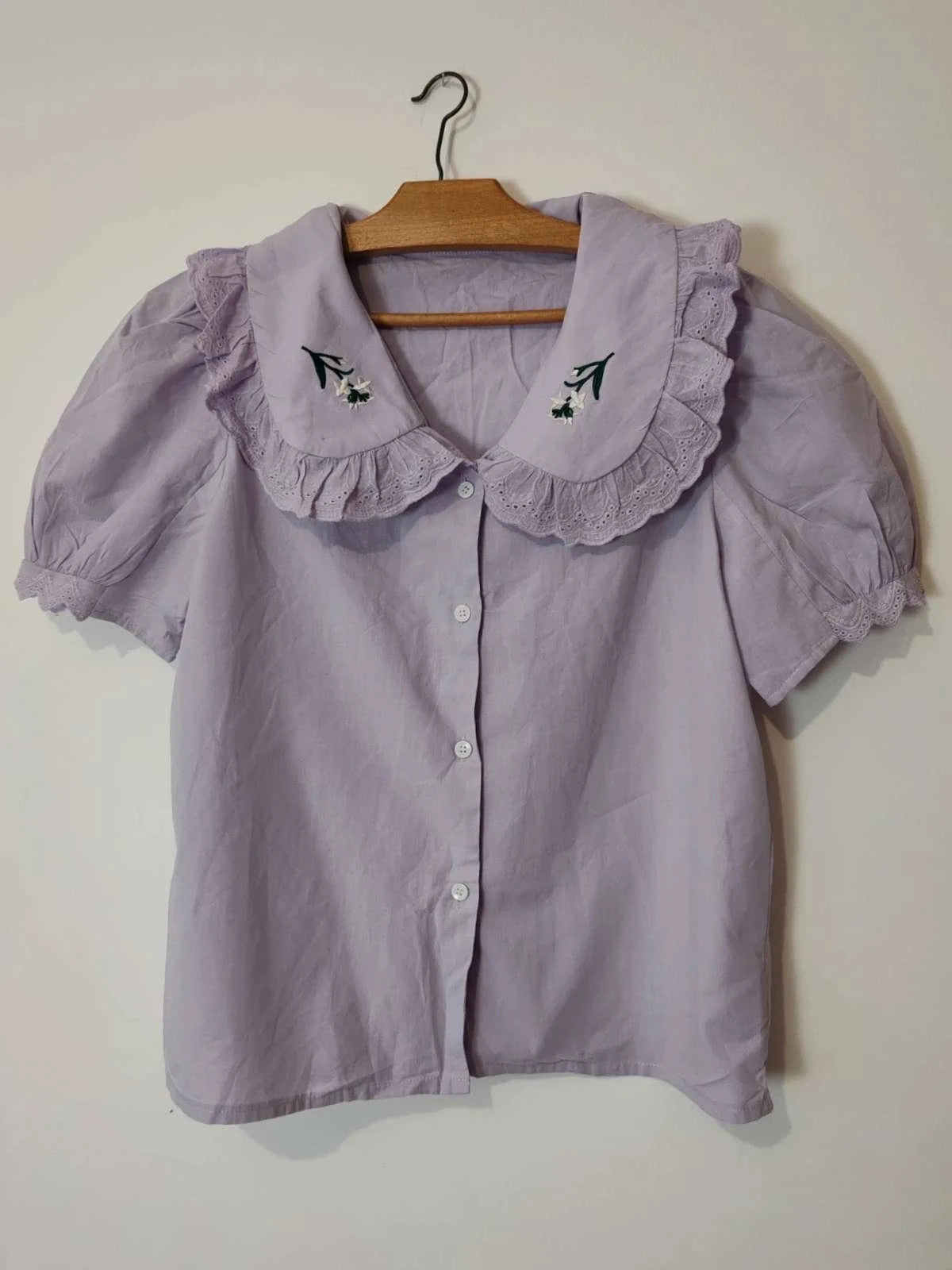 Blouse col claudine broderies mauve taille M