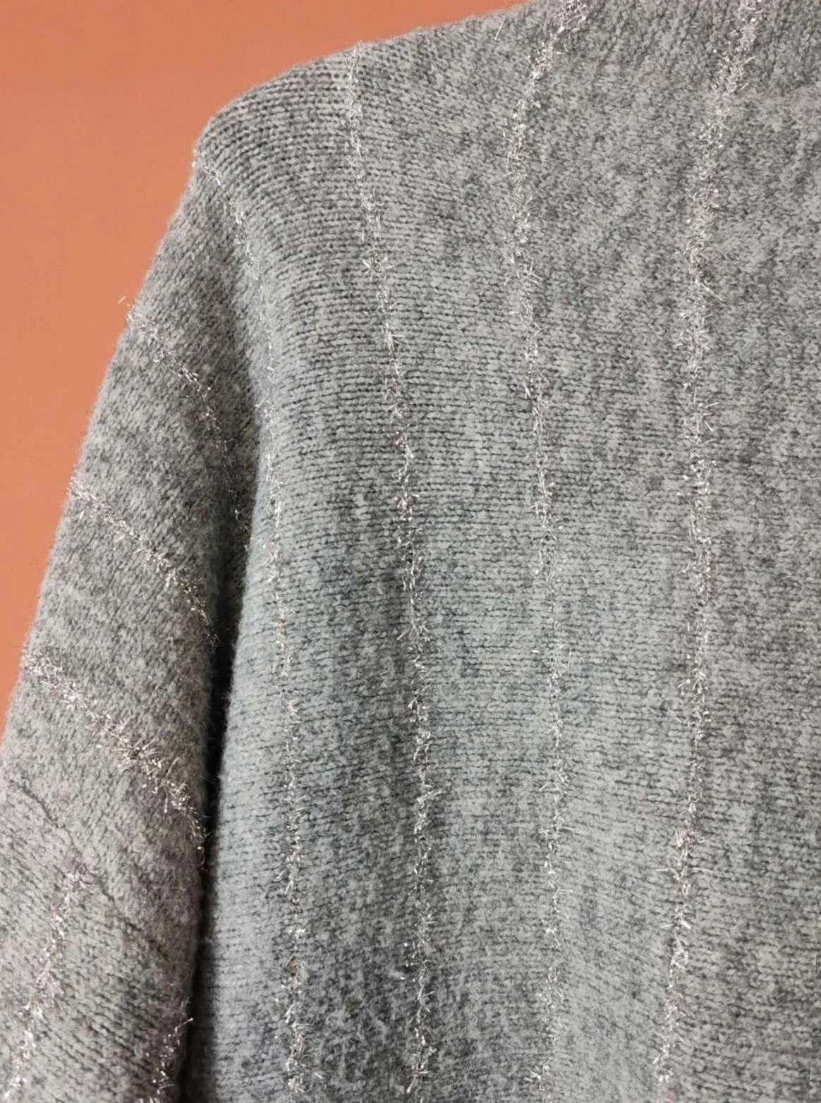 Pull gris rayures argenté