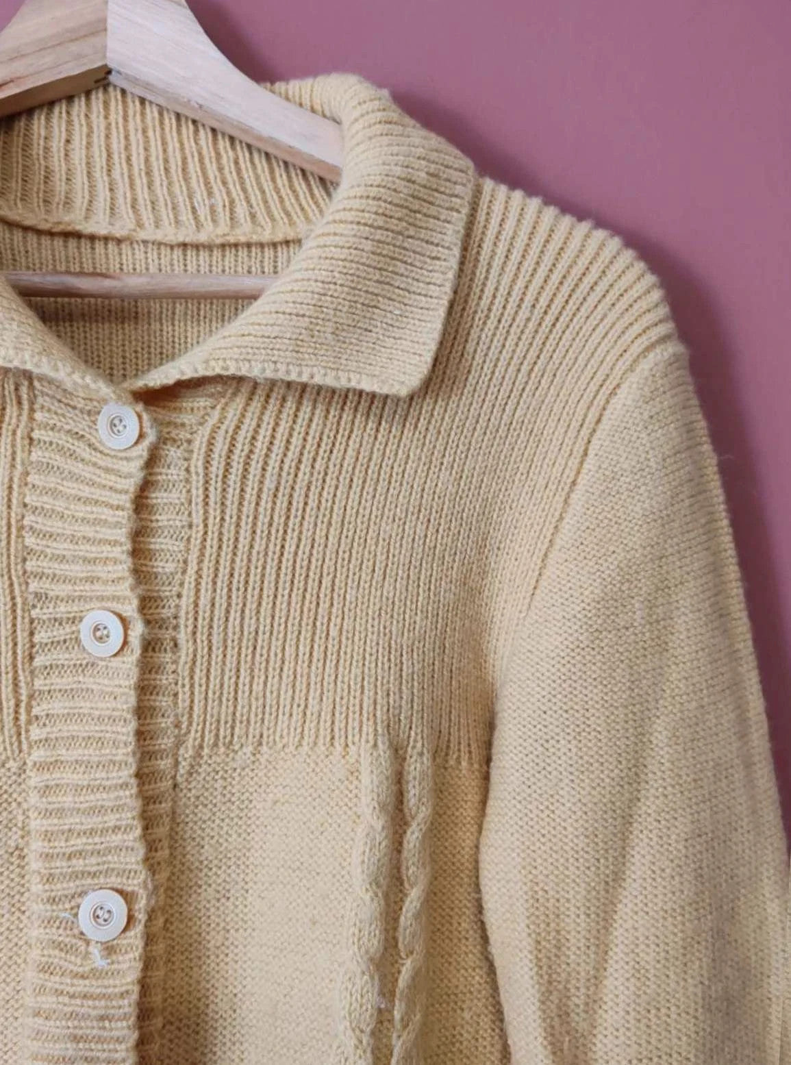 Cardigan en maille jaune