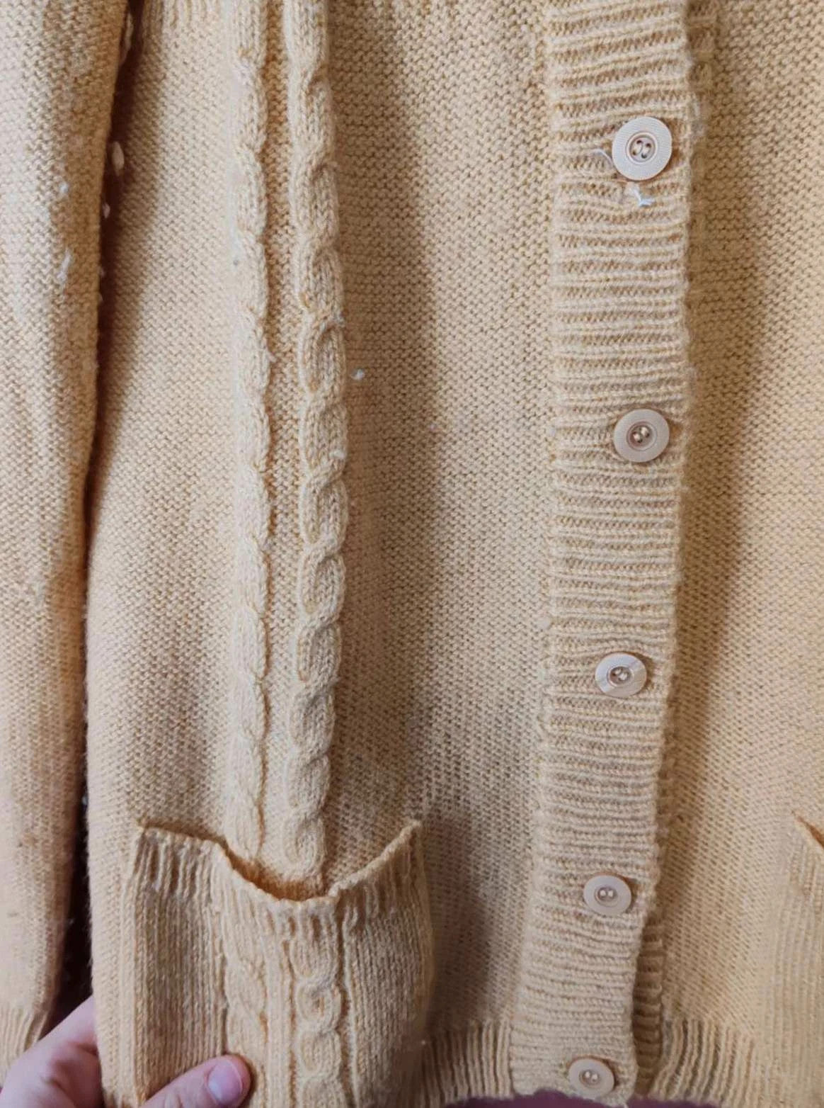 Cardigan en maille jaune
