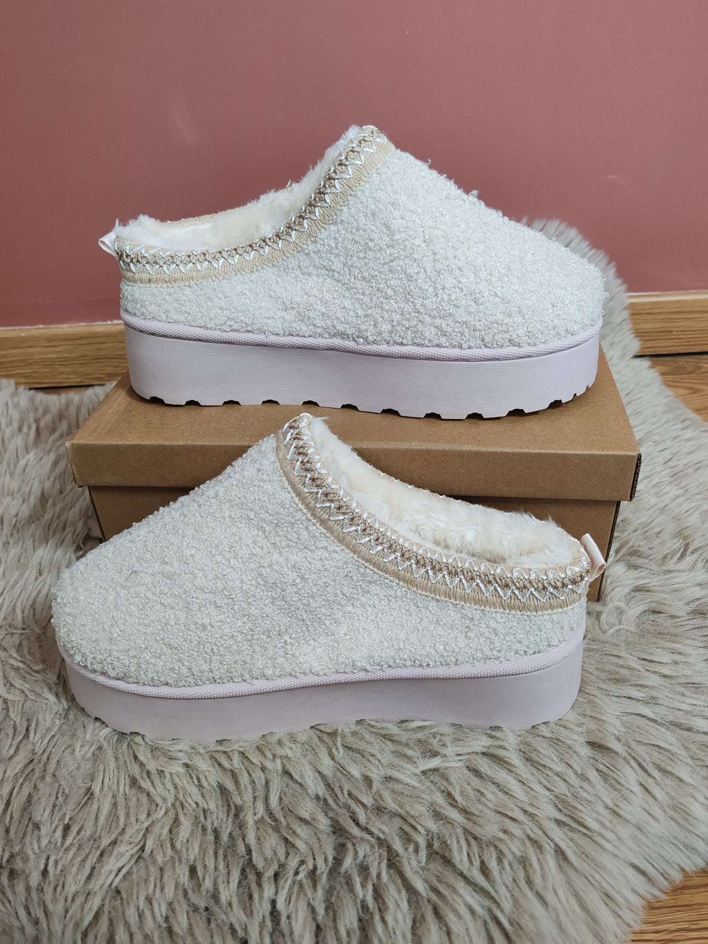 Bottines fourrées rose et beige