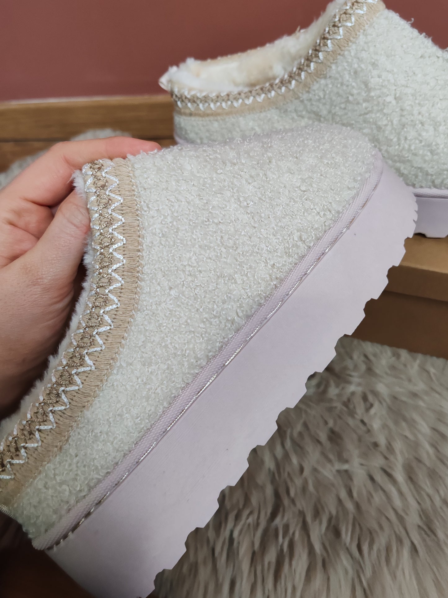 Bottines fourrées rose et beige