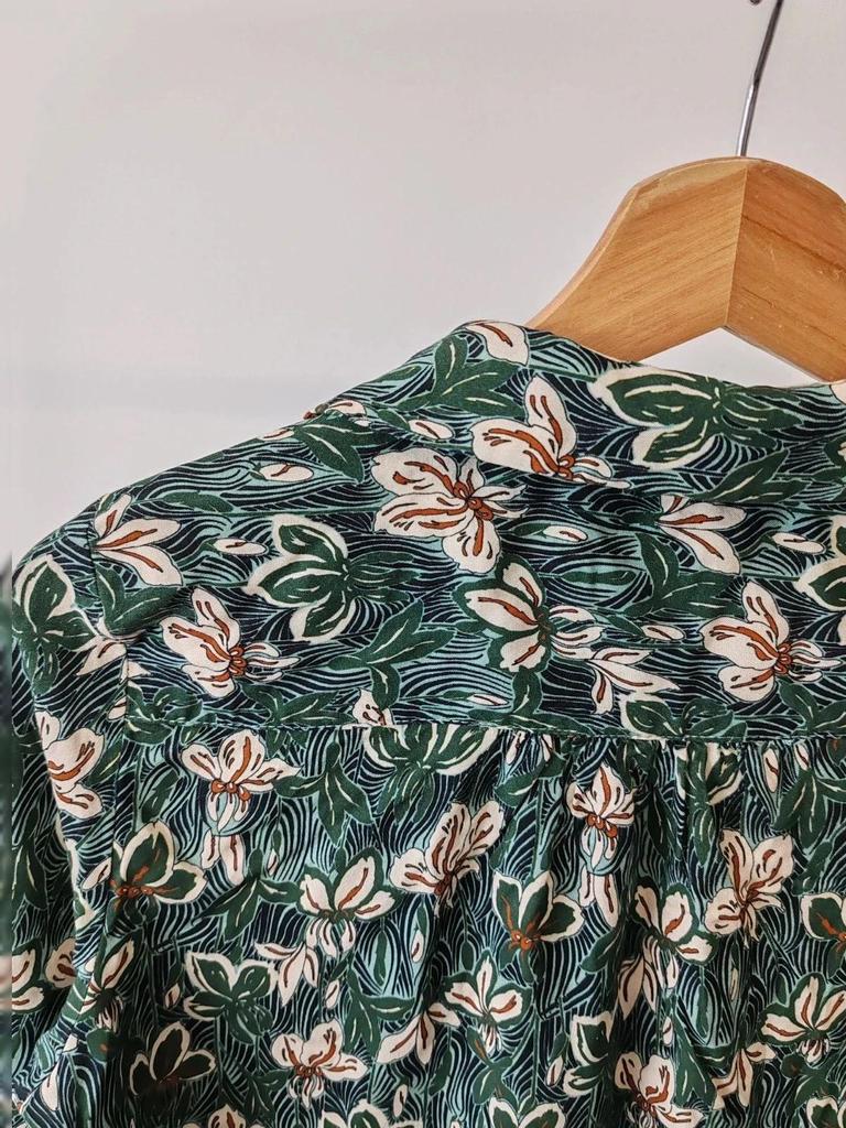 Chemisier fleurie vert taille 36 Caroll