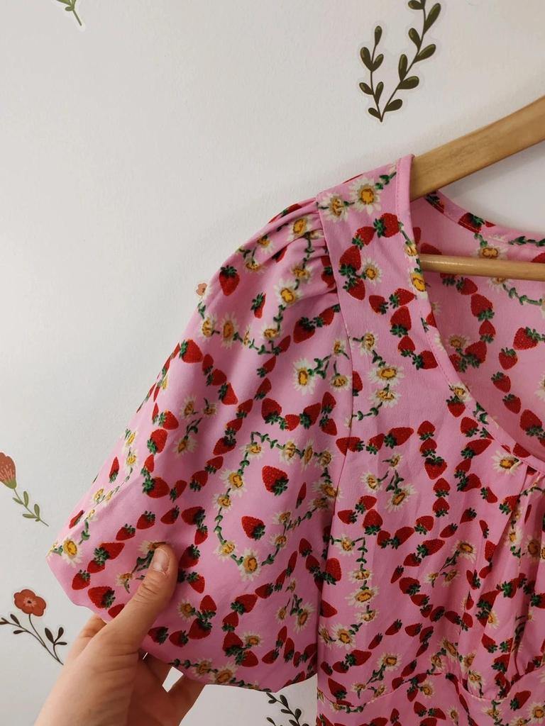 Robe fraise coeur asos taille 40