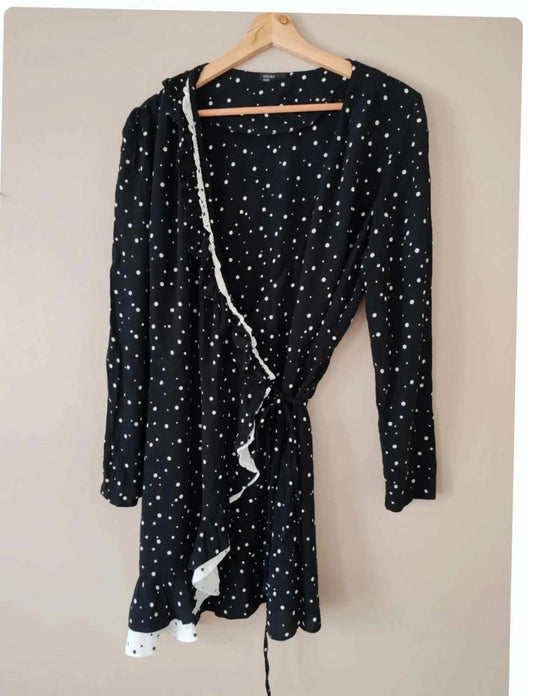 Robe cache coeur pois