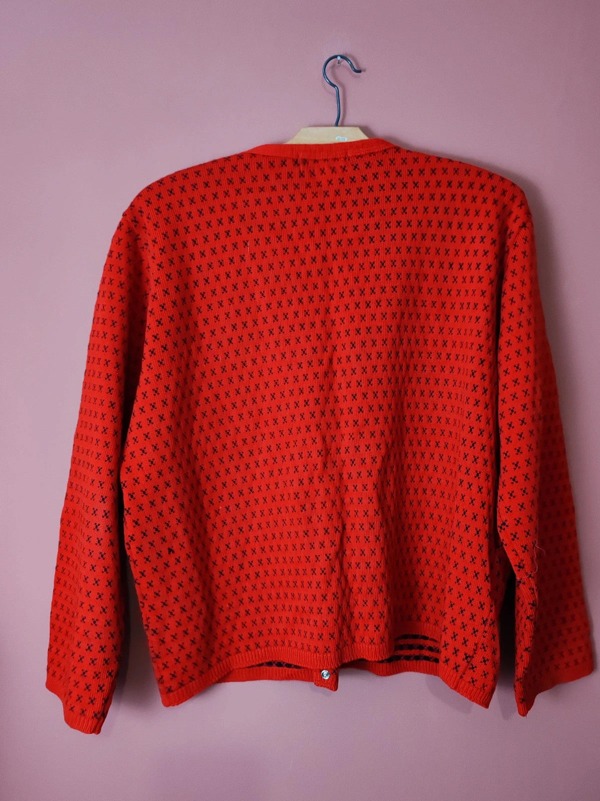 Cardigan motif rouge et noir