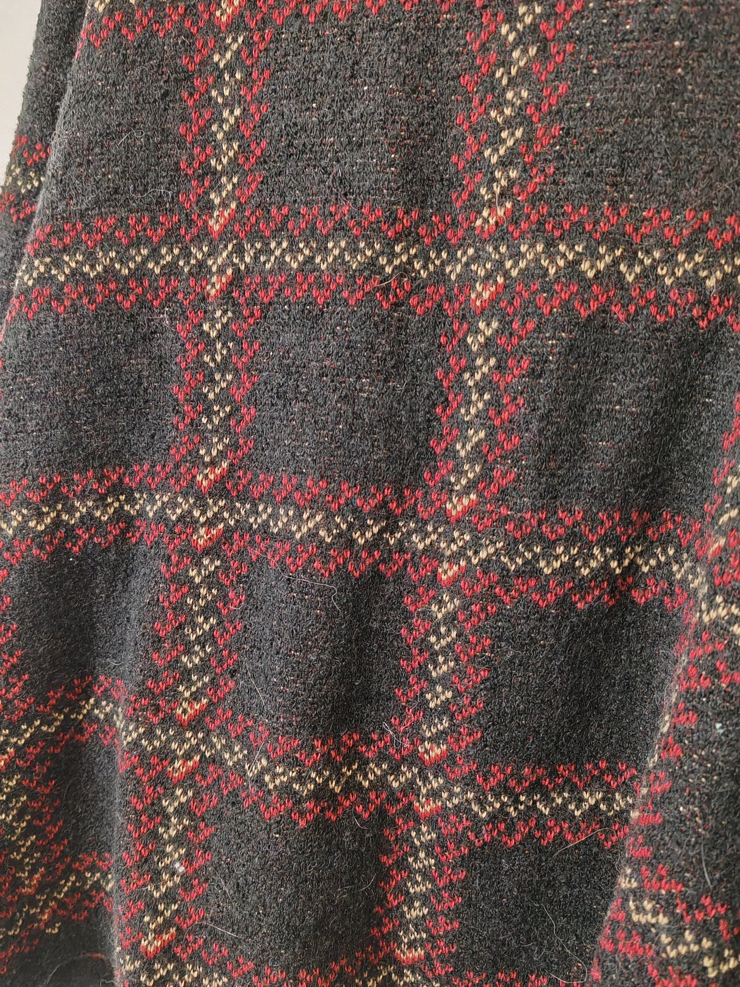 Cardigan rayé rouge et noir