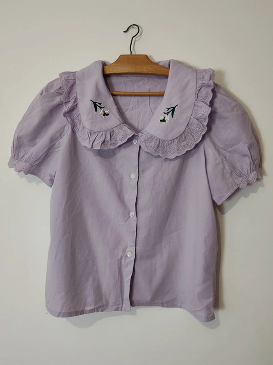 Blouse col claudine broderies mauve taille M