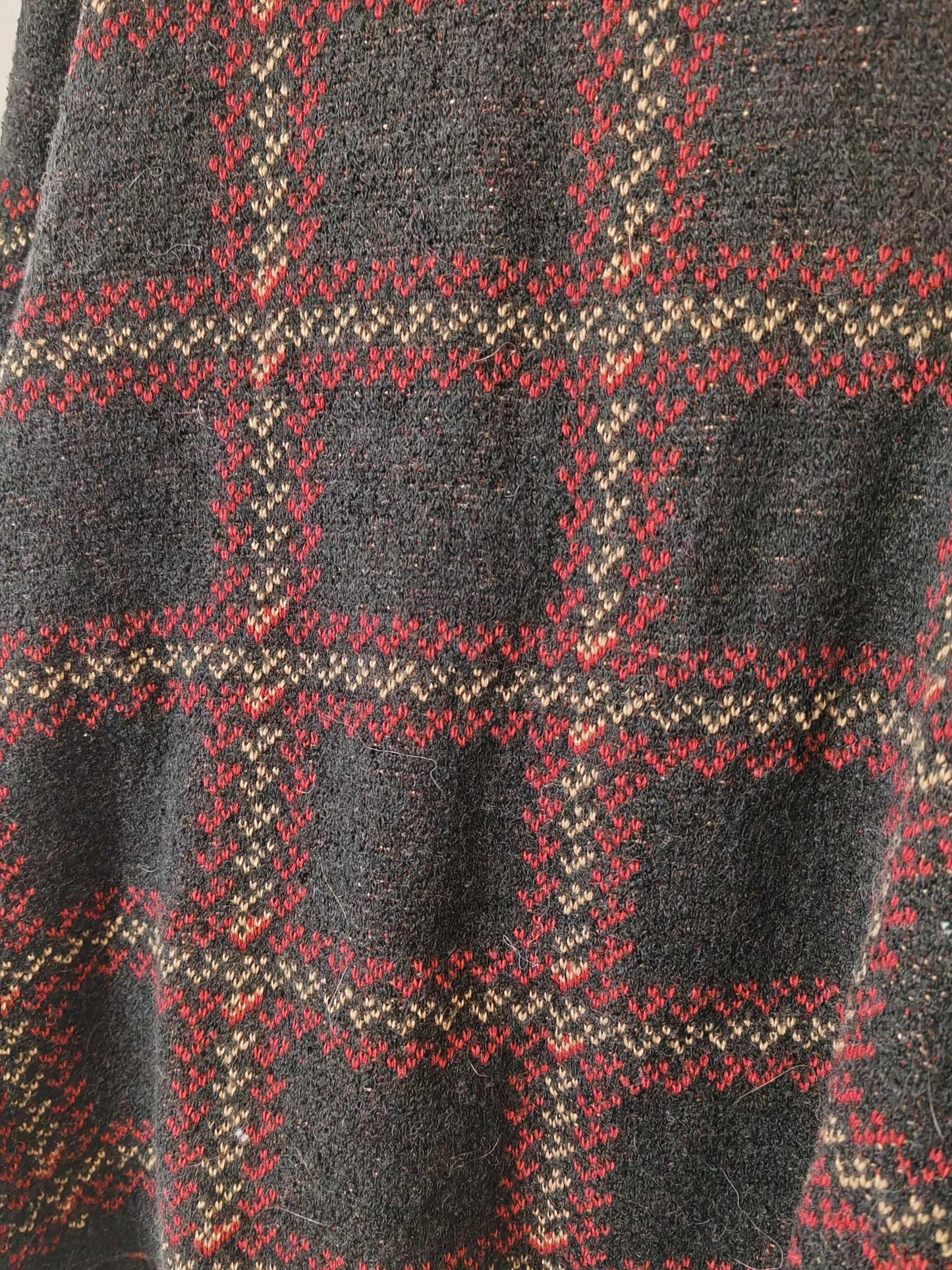 Cardigan  rayé  rouge et  noir