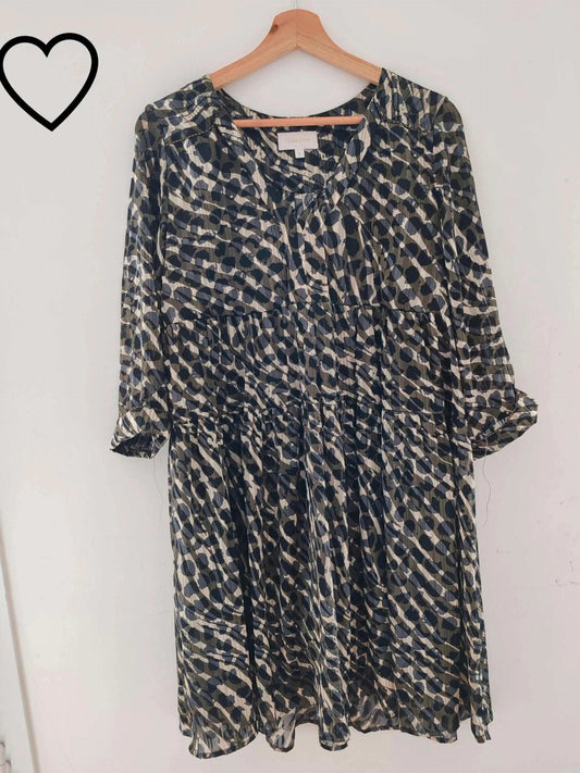 Robe  motif gris  taille  M