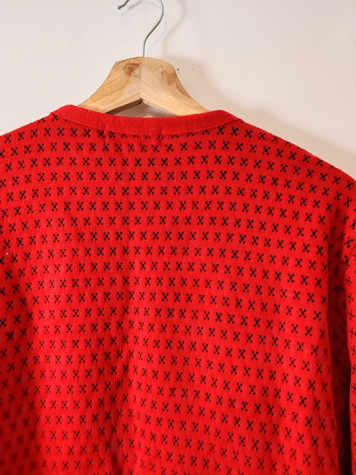 Cardigan motif rouge et noir taille M