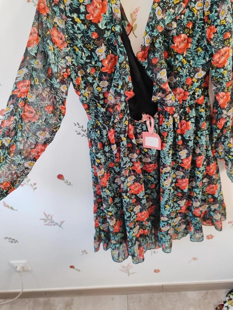 Robe fleurie dos ouvert Goa