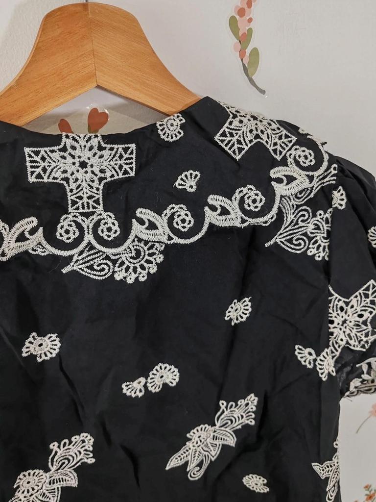 Blouse brodée col claudine taille S/m