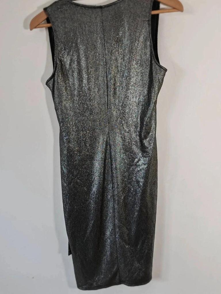 Robe mi-longue brillante taille M