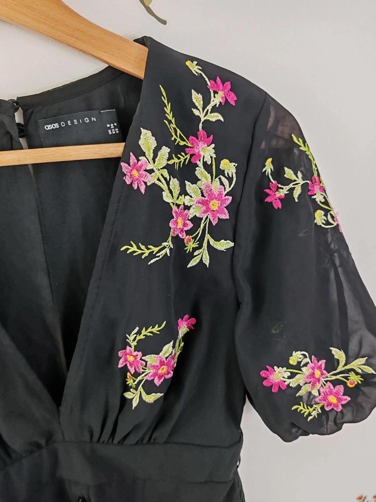 Robe brodée Asos taille 36