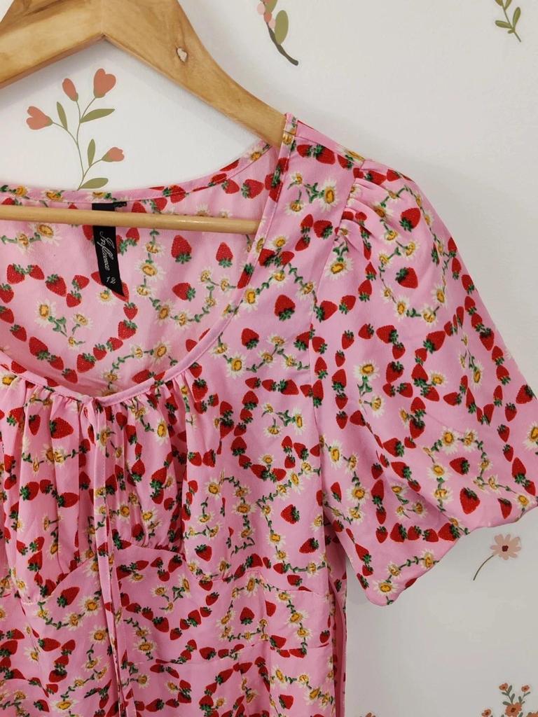 Robe fraise coeur asos taille 40