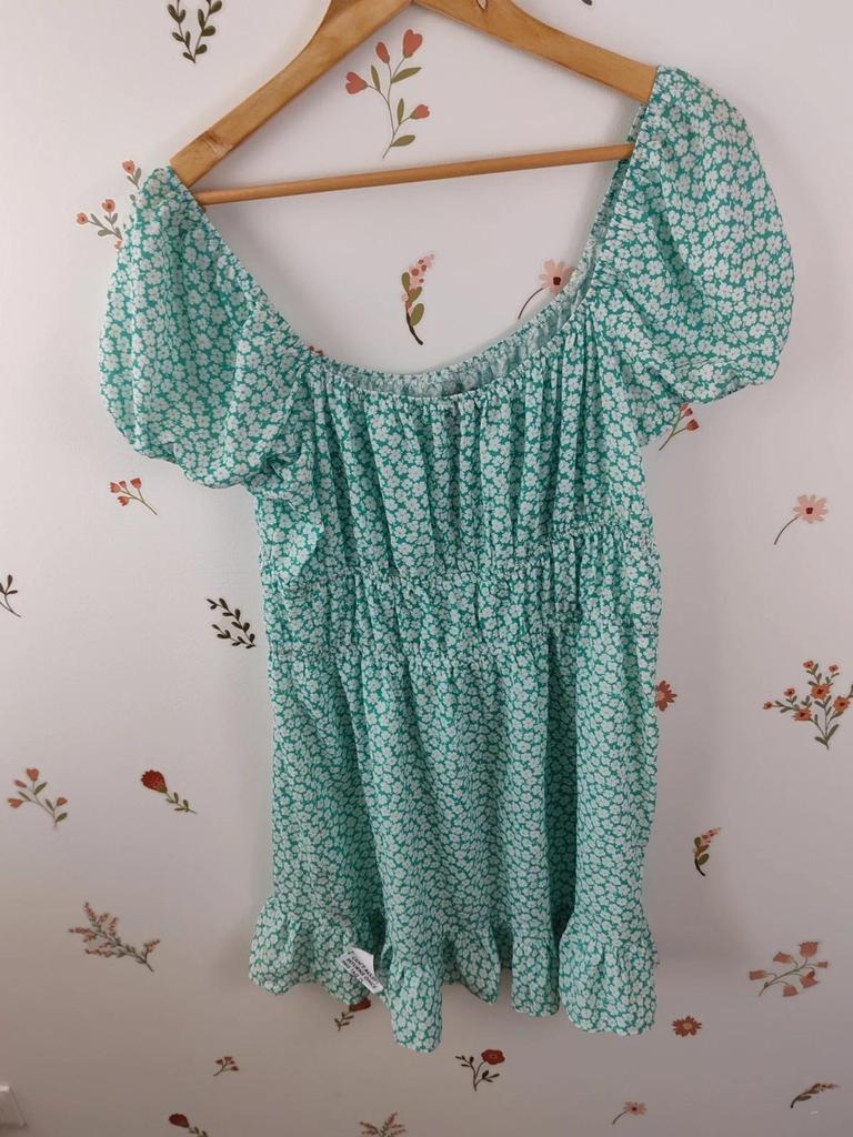 Robe fleurie vert taille 44
