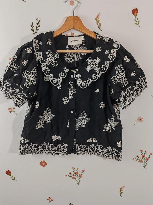 Blouse brodée col claudine taille S/m