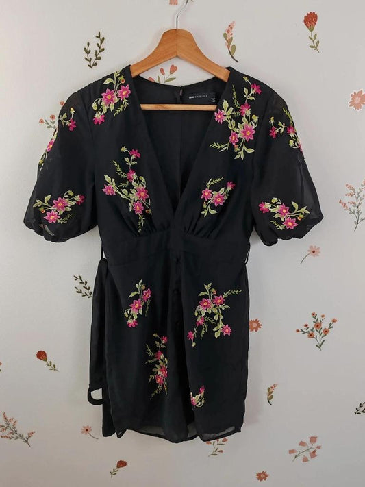 Robe brodée Asos taille 36