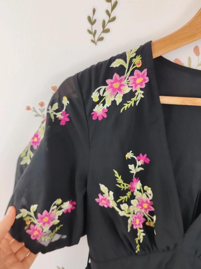 Robe brodée Asos taille 36