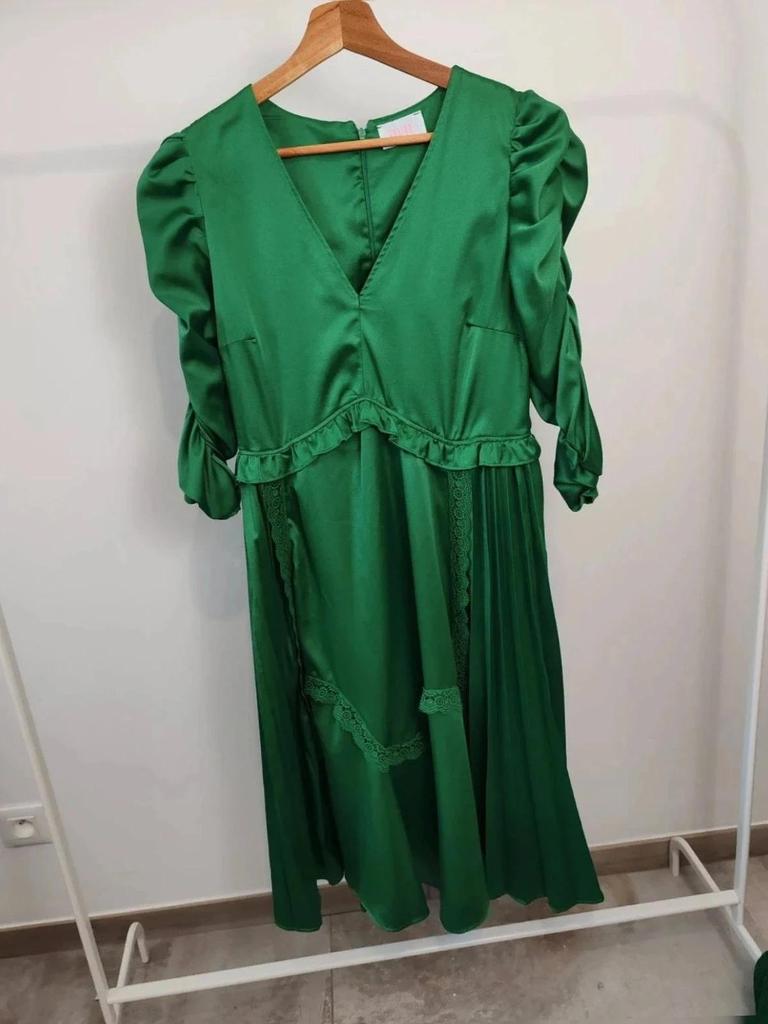 Robe mi-longue vert satiné taille M V5yeu