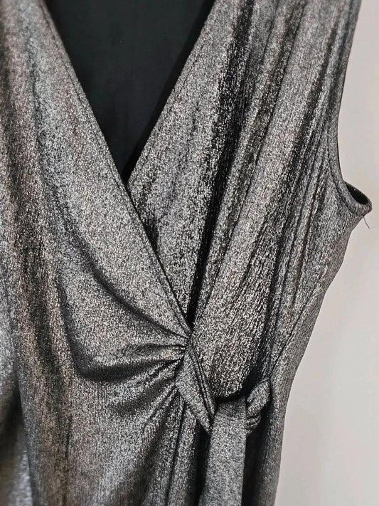 Robe mi-longue brillante taille M