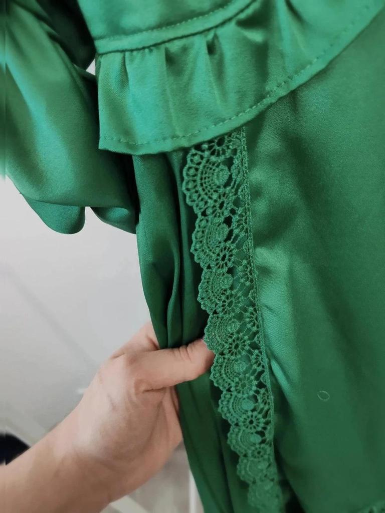 Robe mi-longue vert satiné taille M V5yeu