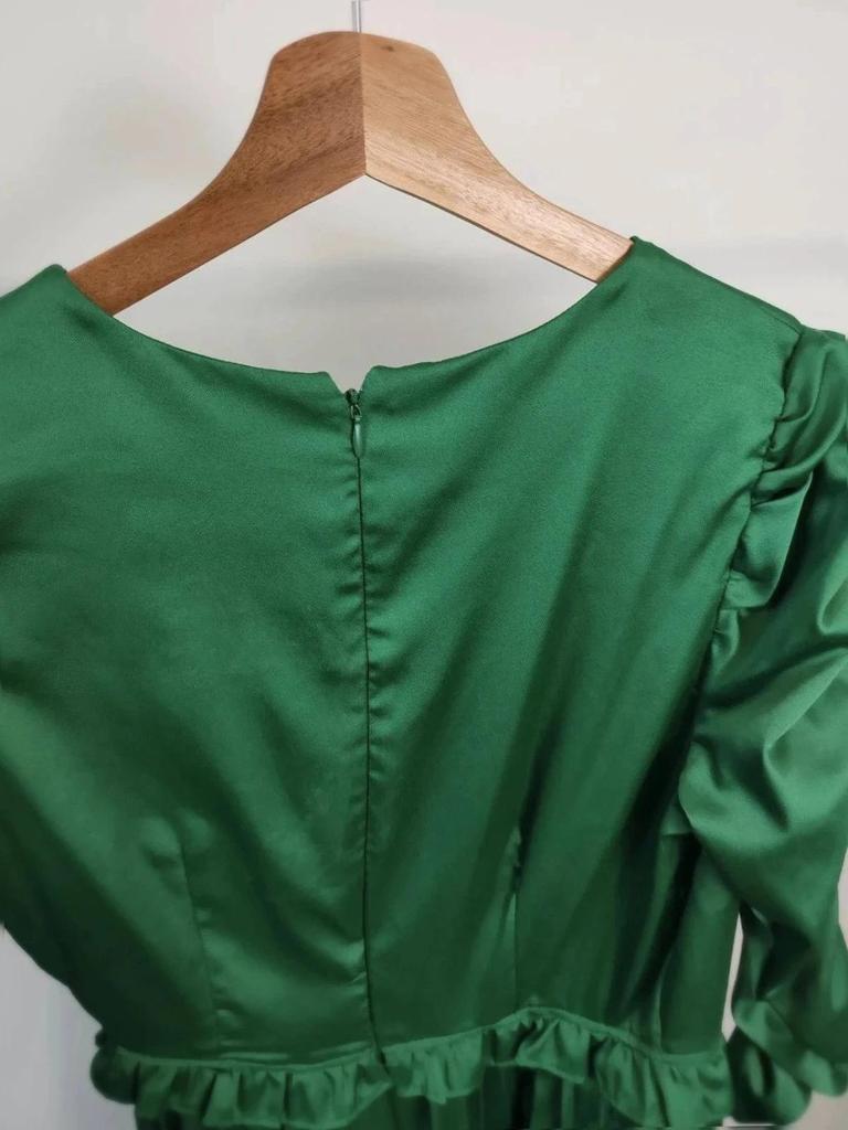 Robe mi-longue vert satiné taille M V5yeu
