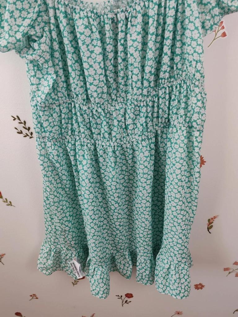 Robe fleurie vert taille 44
