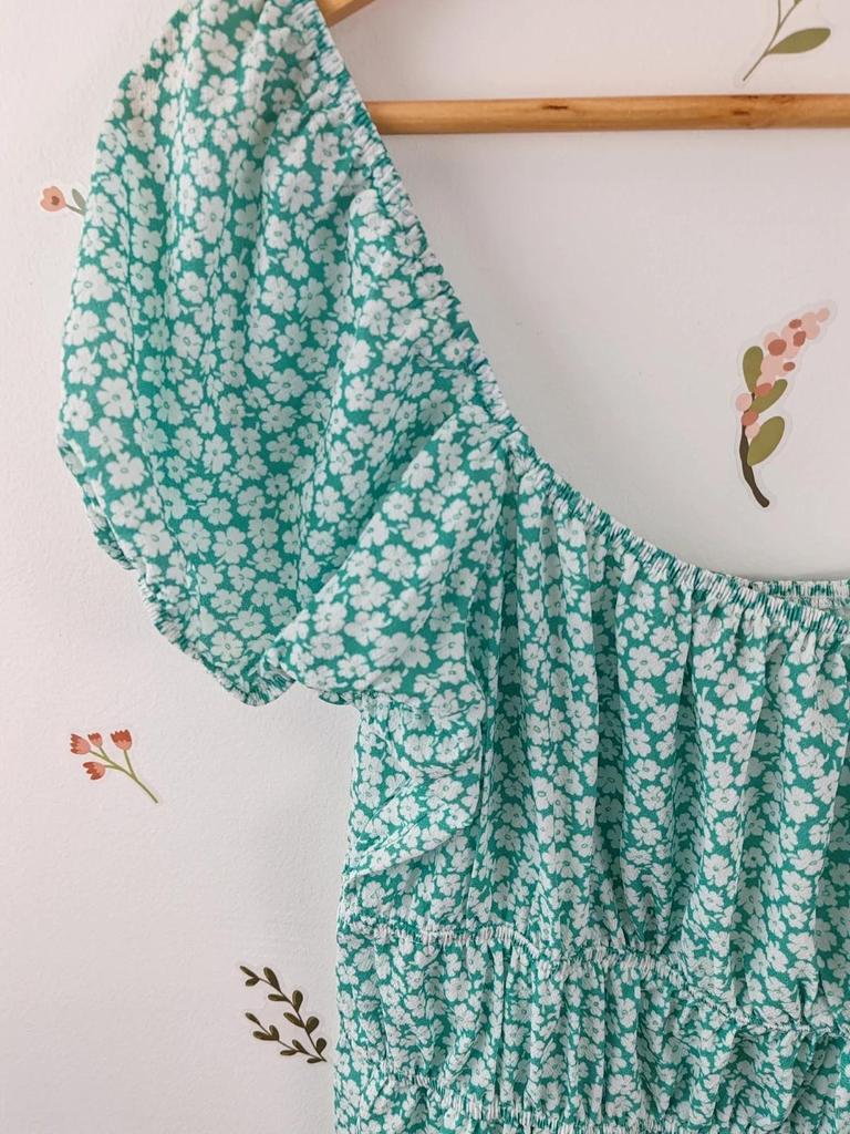 Robe fleurie vert taille 44