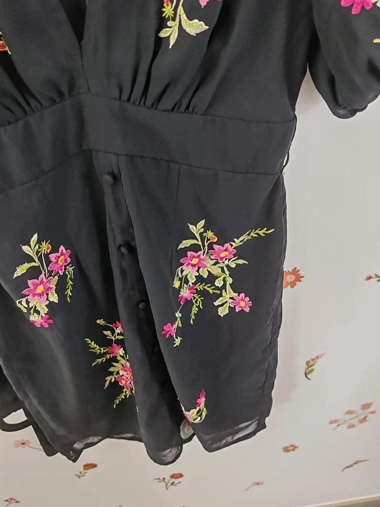 Robe brodée Asos taille 36