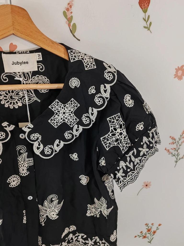 Blouse brodée col claudine taille S/m